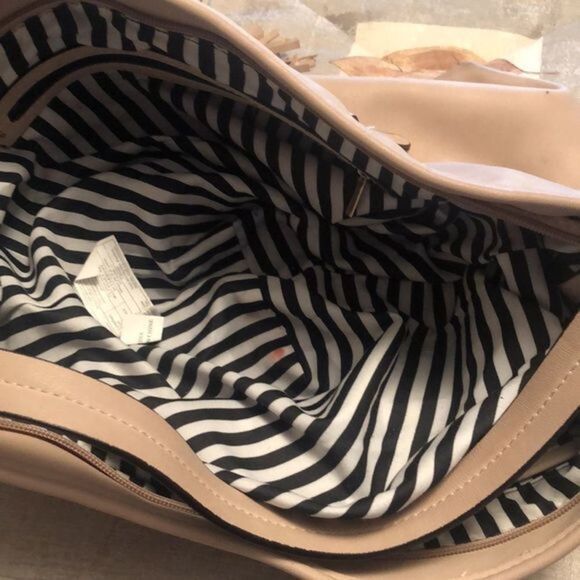 ๐๐ฅ3-$10๐ฅ PINKSTIX Tan purse - Picture 9 of 9